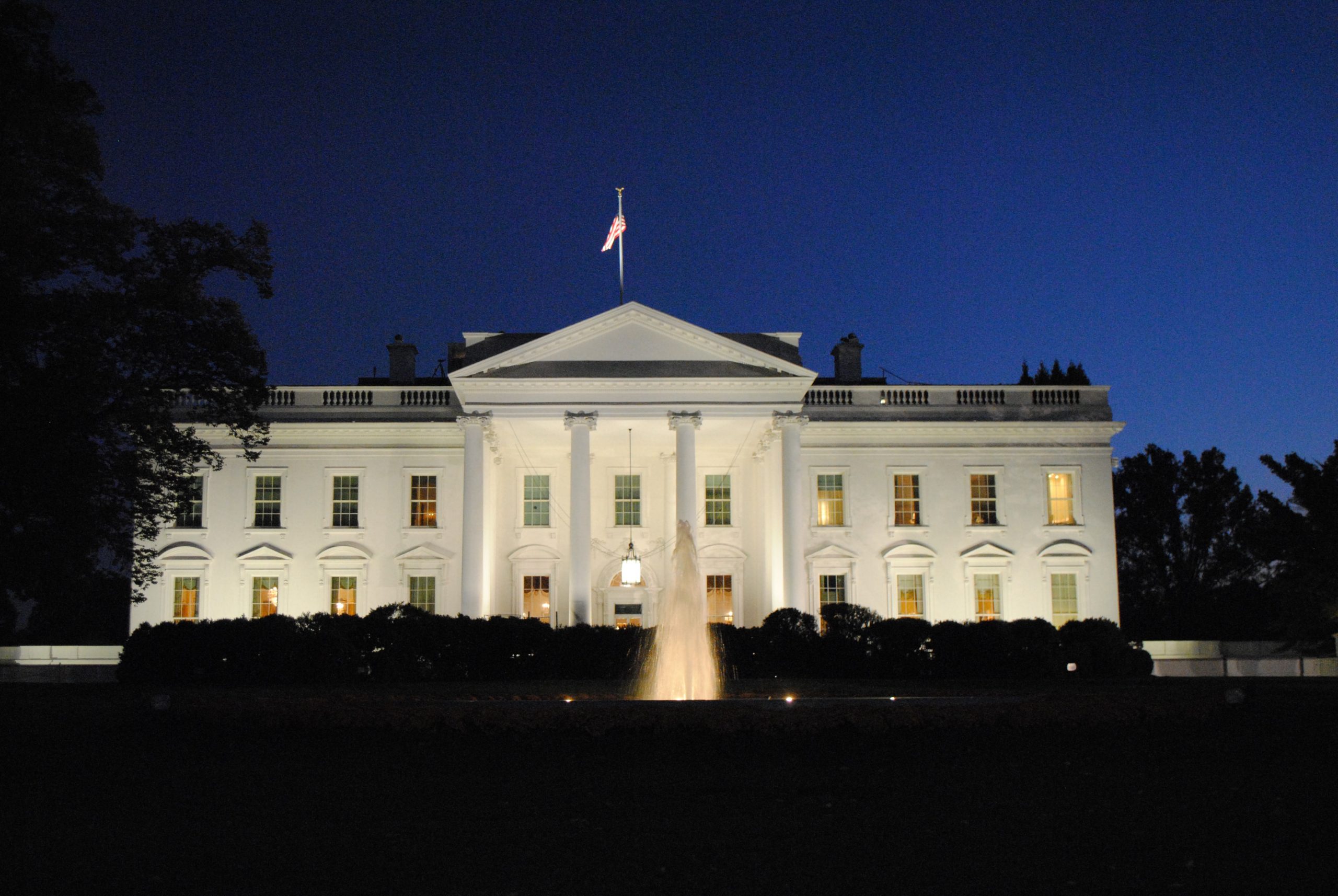 whitehouse lit up at night