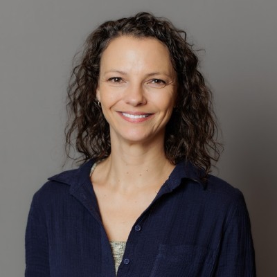 Julia Armstrong